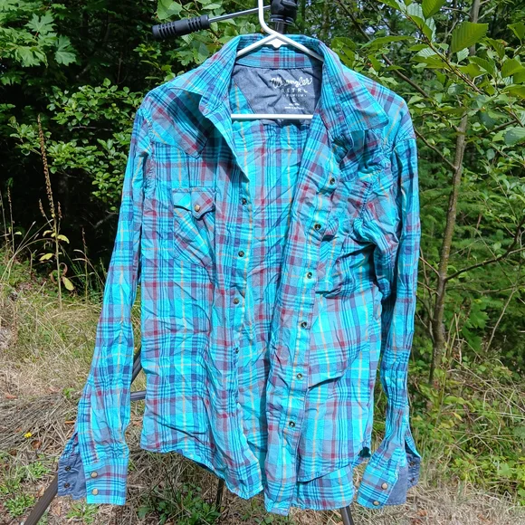 Wrangler Women's Blue and Red Plaid Button Down Shirt - Picture 1 of 4